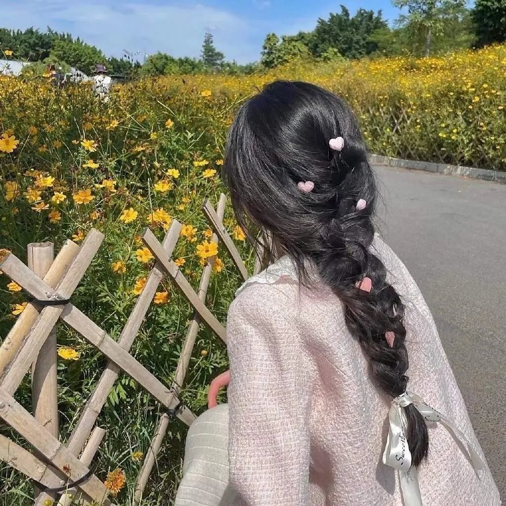 某处，某人